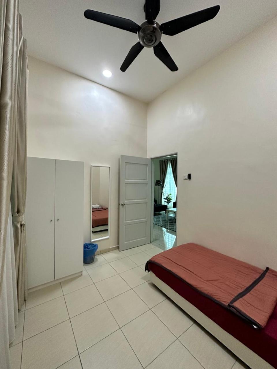 Rumahku Homestay, Taman Jasin Perdana Exterior photo