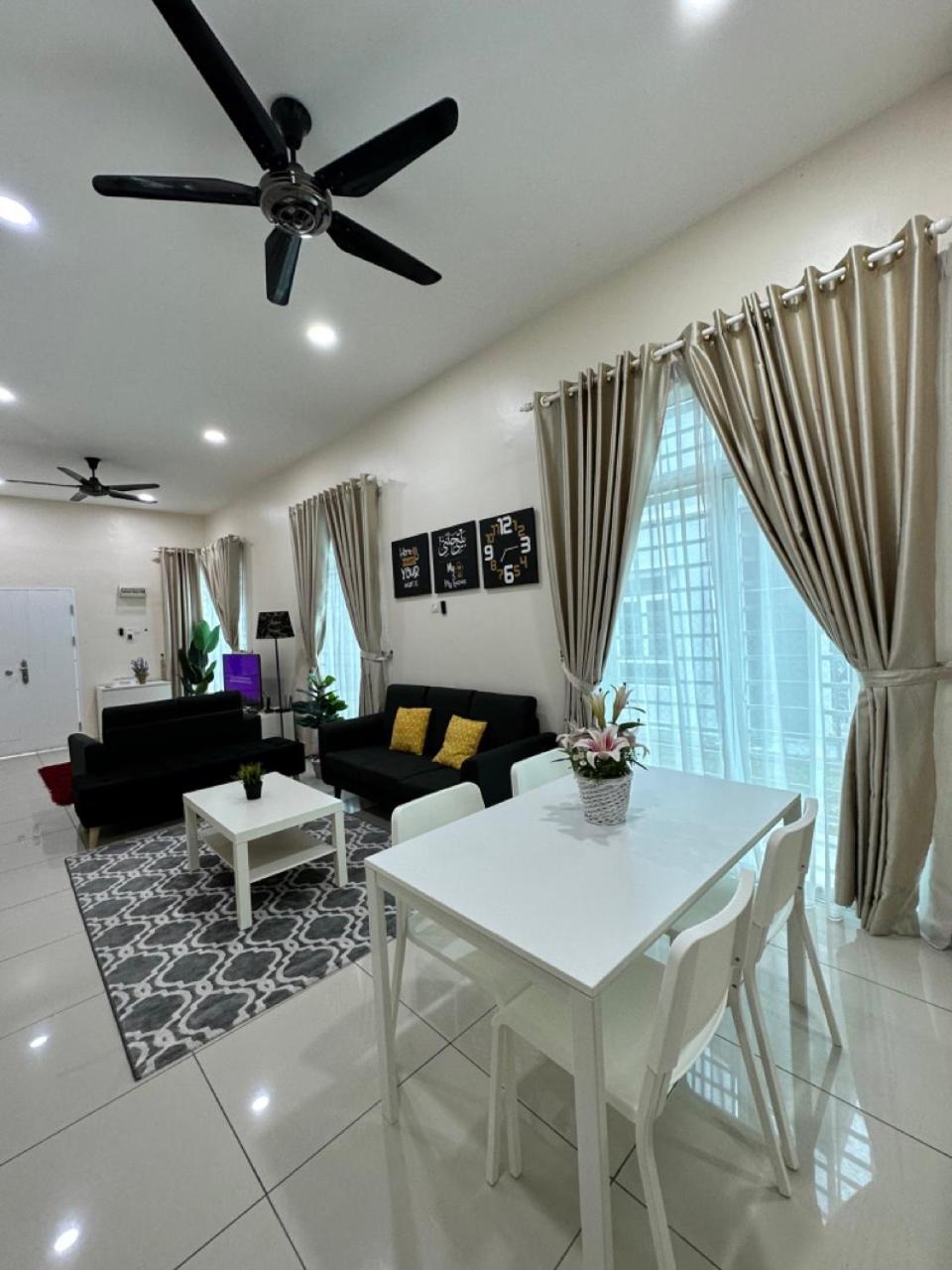 Rumahku Homestay, Taman Jasin Perdana Exterior photo